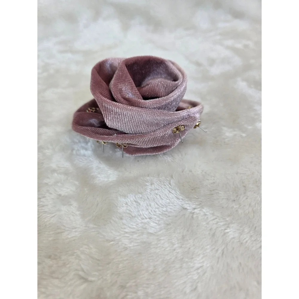 Urban Outfitters Velvet Rose Pin Flower With‎ pairs of post earrings